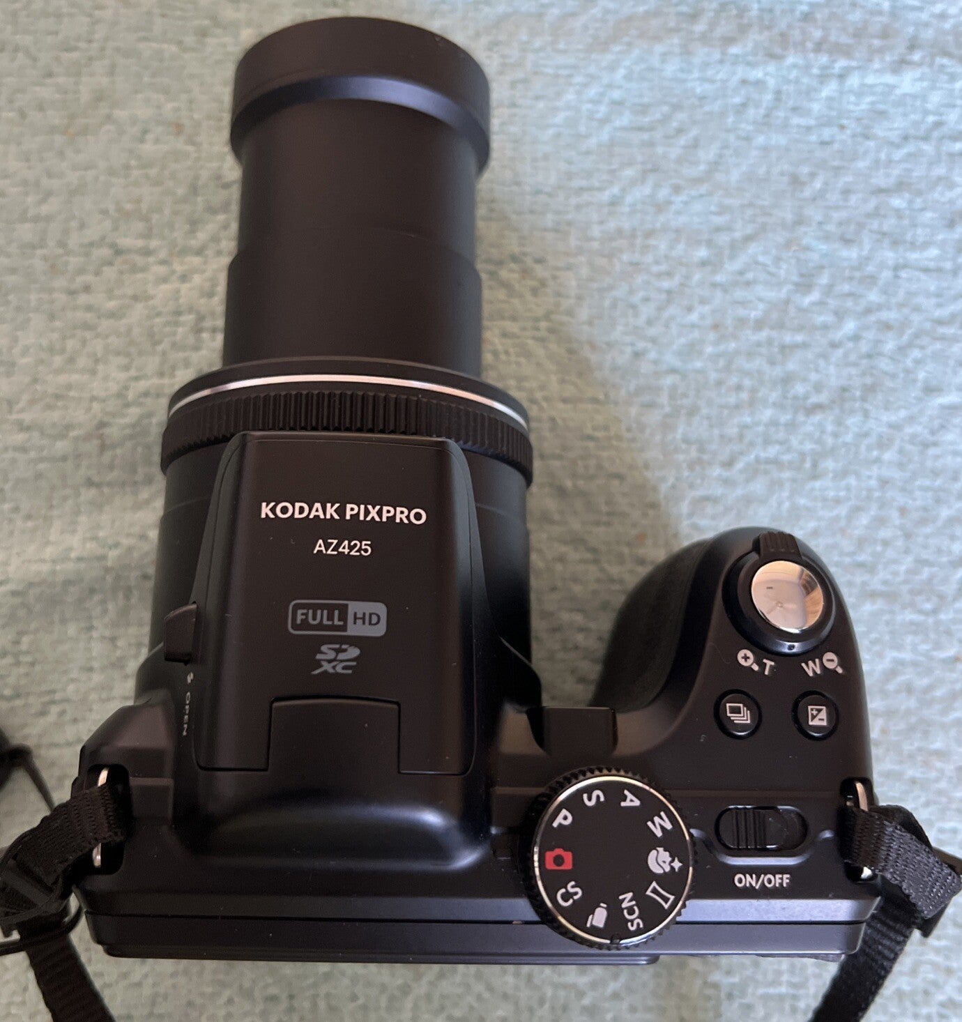 📸 Kodak PIXPRO AZ425 Digital Camera (Black) – Mint Pre-Owned Bundle
