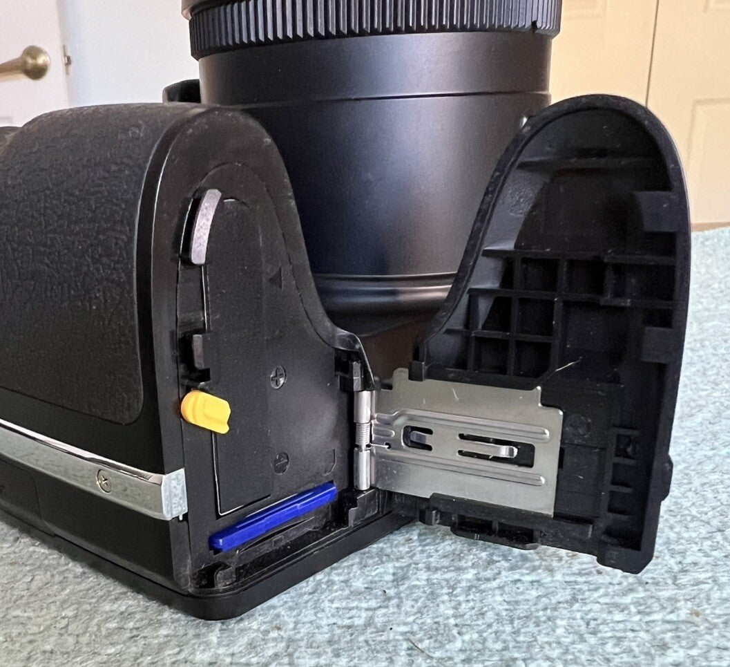 📸 Kodak PIXPRO AZ425 Digital Camera (Black) – Mint Pre-Owned Bundle