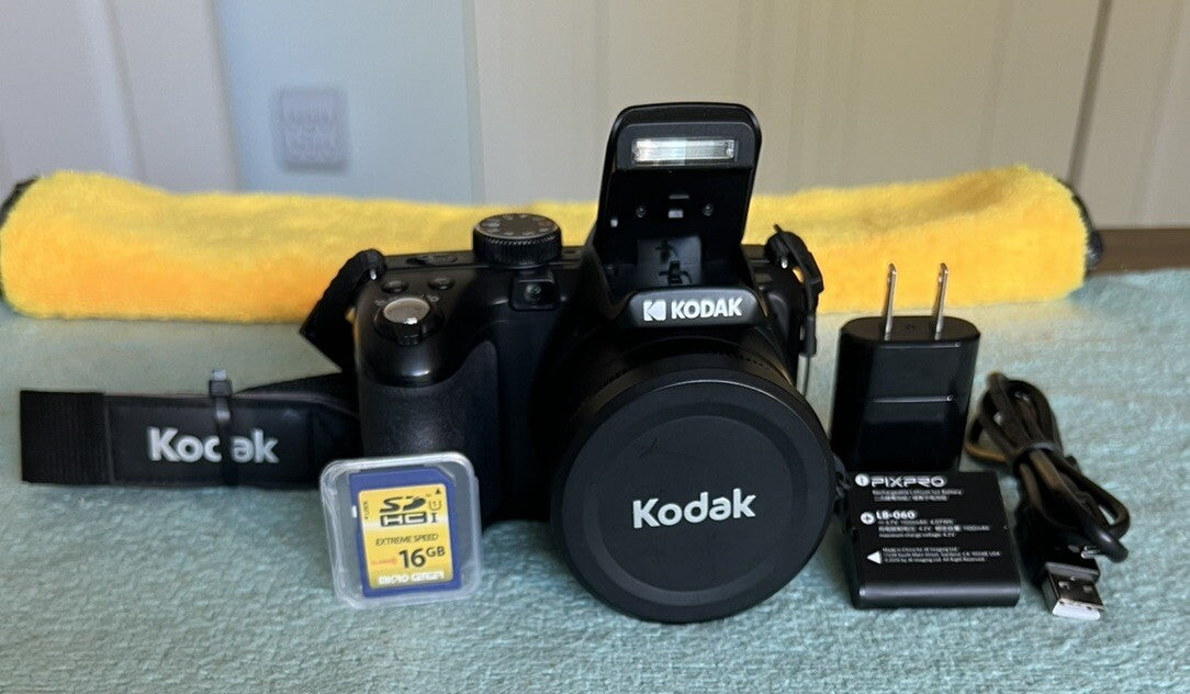 📸 Kodak PIXPRO AZ425 Digital Camera (Black) – Mint Pre-Owned Bundle