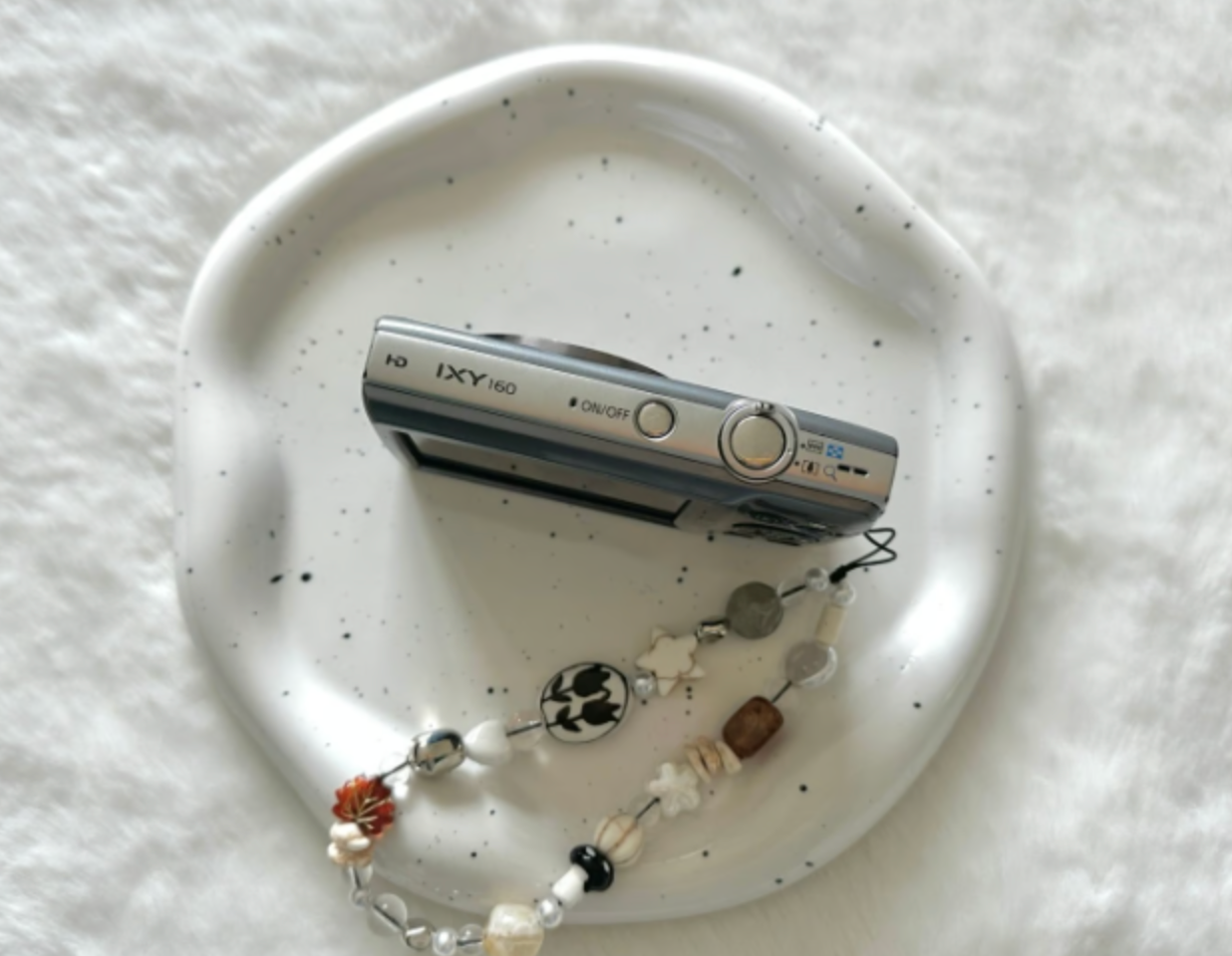 Canon IXY160 digital camera