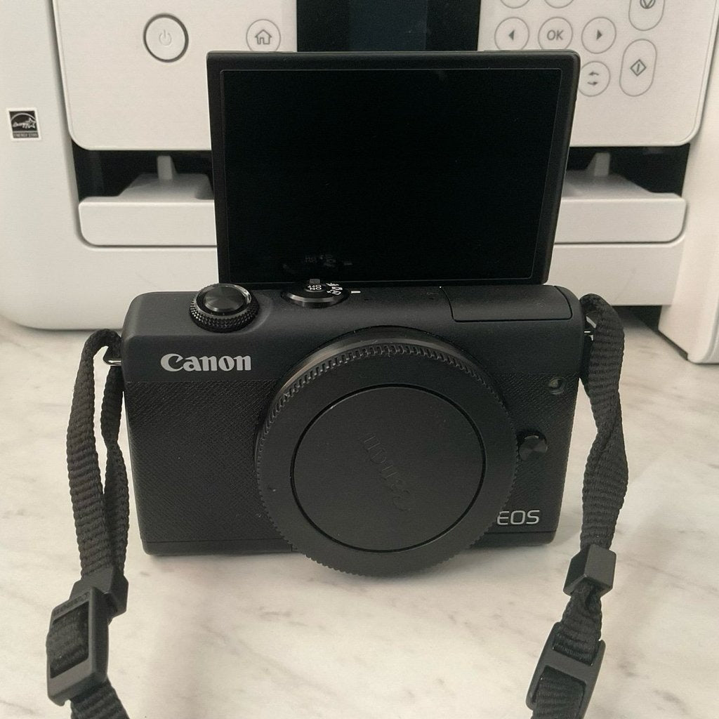 Canon Eos M200 1 Cm