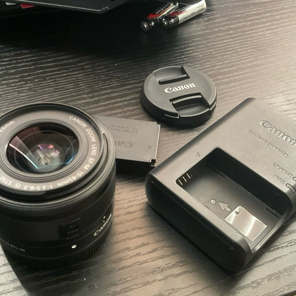Canon Eos M200 1 Cm