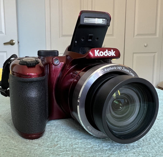 📸 Kodak PixPro AZ401 Digital Camera – Red | Pre-Owned Bundle