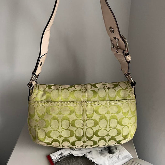 coach signature buckle shoulder bag - lime-green/white/silver